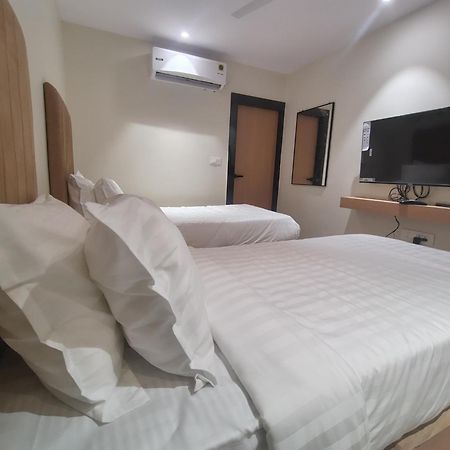Hotel Blueearth Vizianagaram Екстер'єр фото