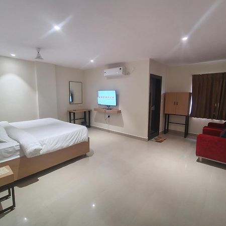 Hotel Blueearth Vizianagaram Екстер'єр фото