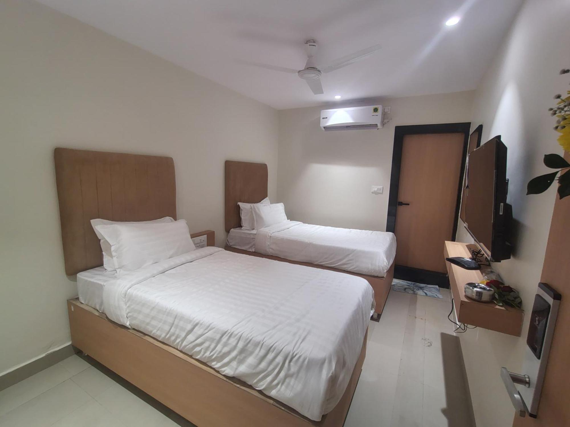 Hotel Blueearth Vizianagaram Екстер'єр фото