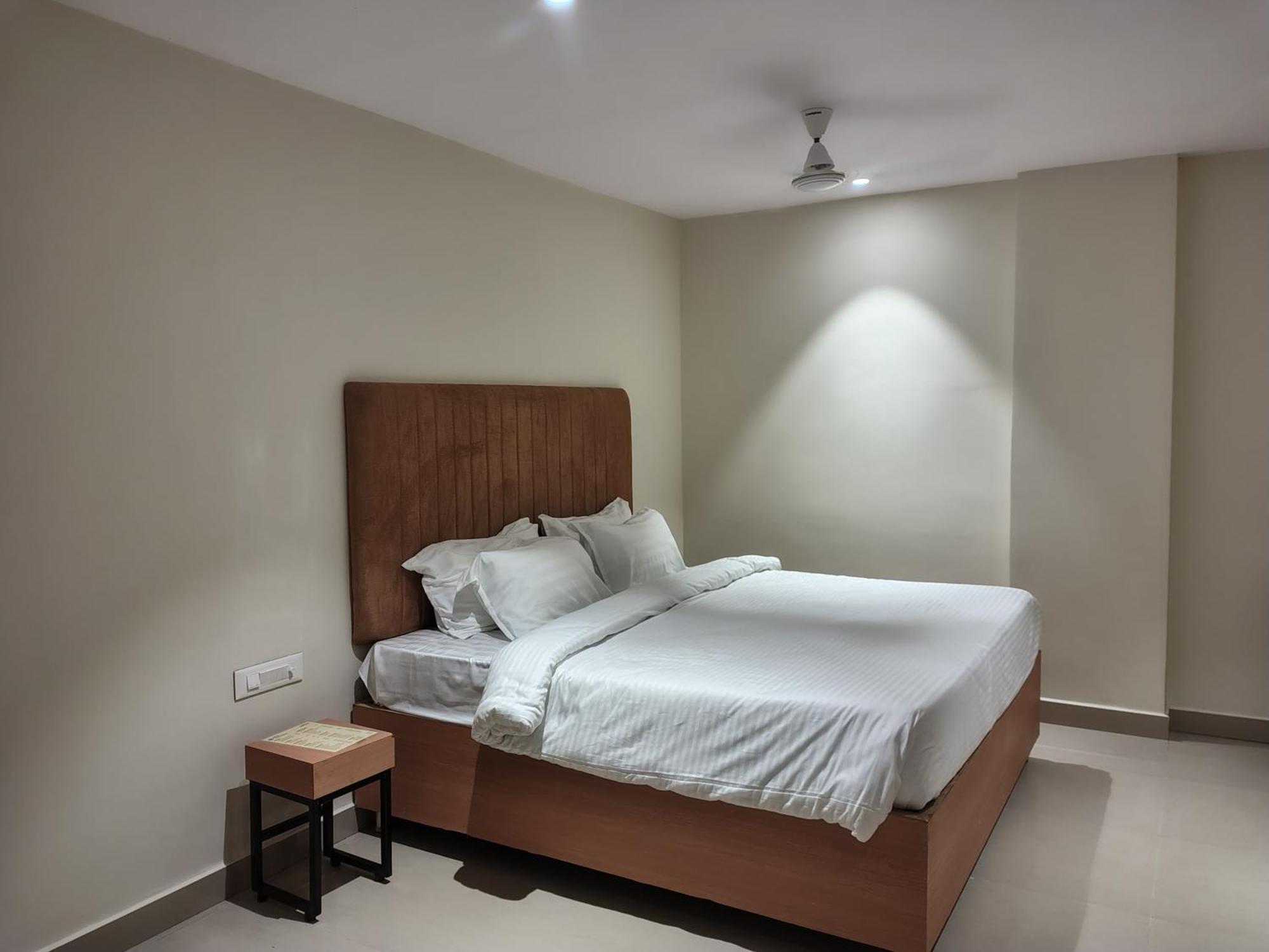 Hotel Blueearth Vizianagaram Екстер'єр фото